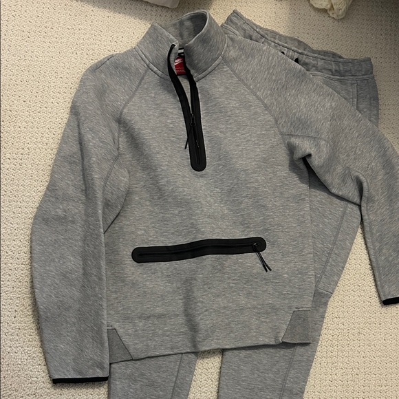 Nike Heather Gray Tech Tracksuit with Black Accents - Picture 2 of 7